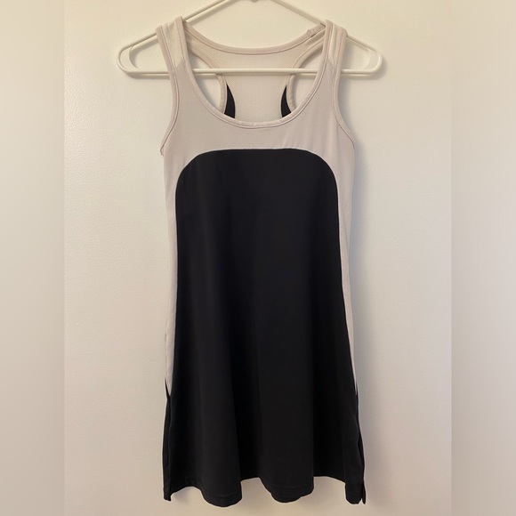 Tennis dress - Picture 1 of 5